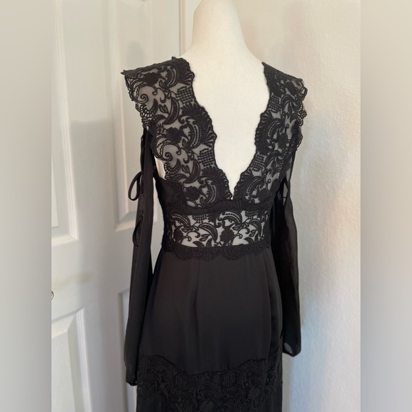 Majorelle NYE!✨Black Lace Dress sz M wedding guest, black tie, gala, cocktail - Picture 9 of 11